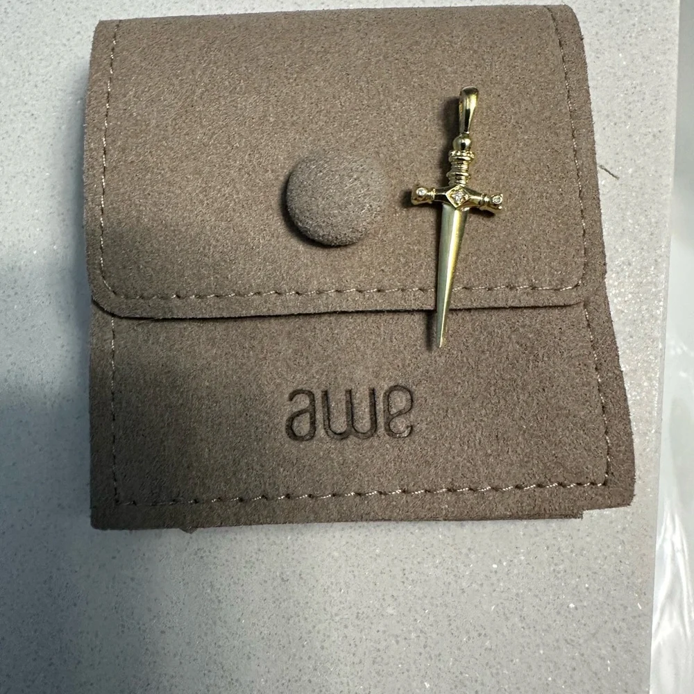 New awe inspired diamond swords amulet gold - Picture 2 of 2